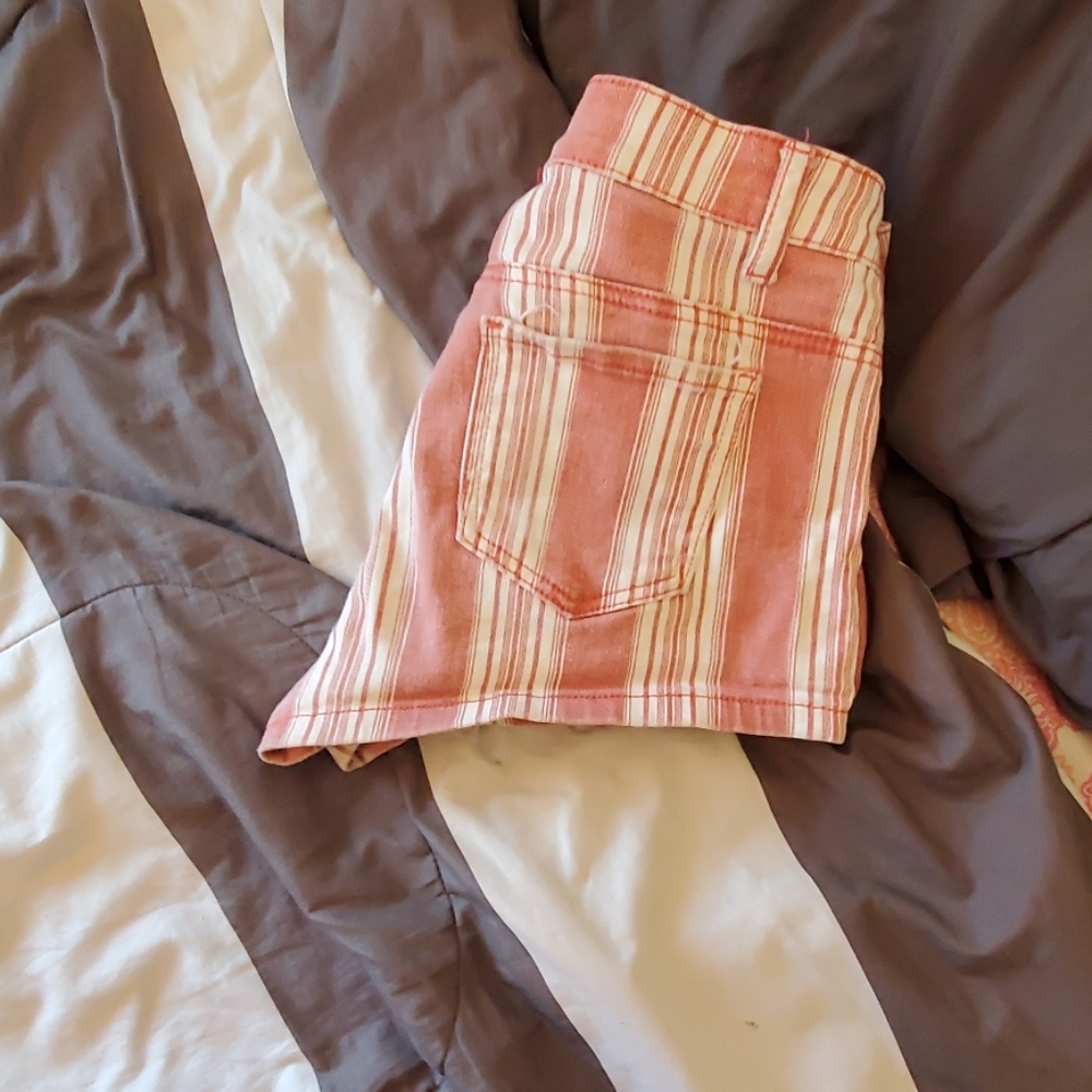 Shorts - Picture 2 of 3